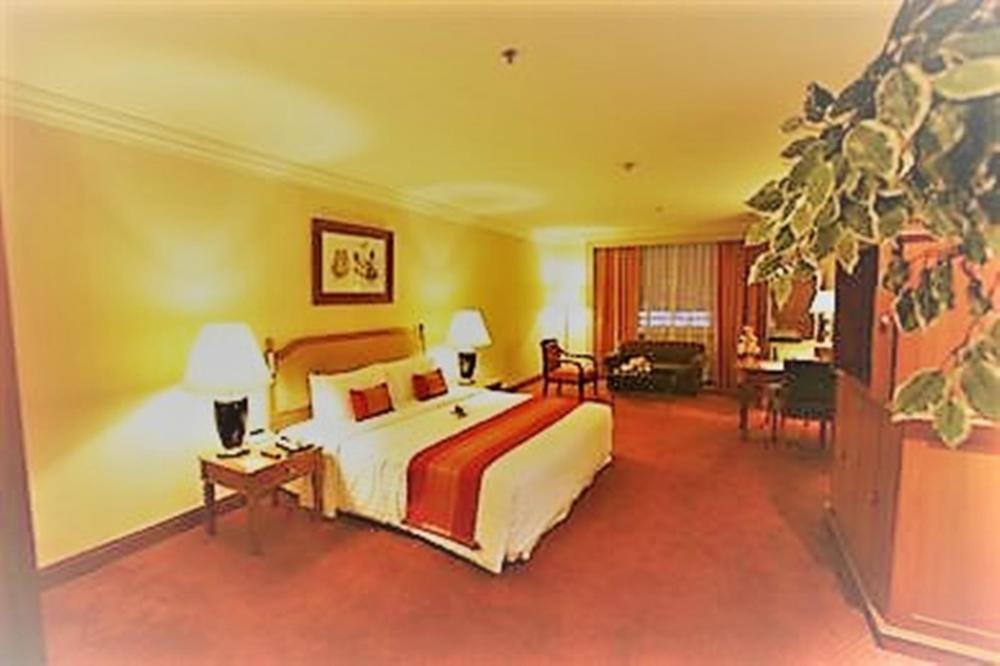Golden Tulip Sovereign Hotel Bangkok Extérieur photo