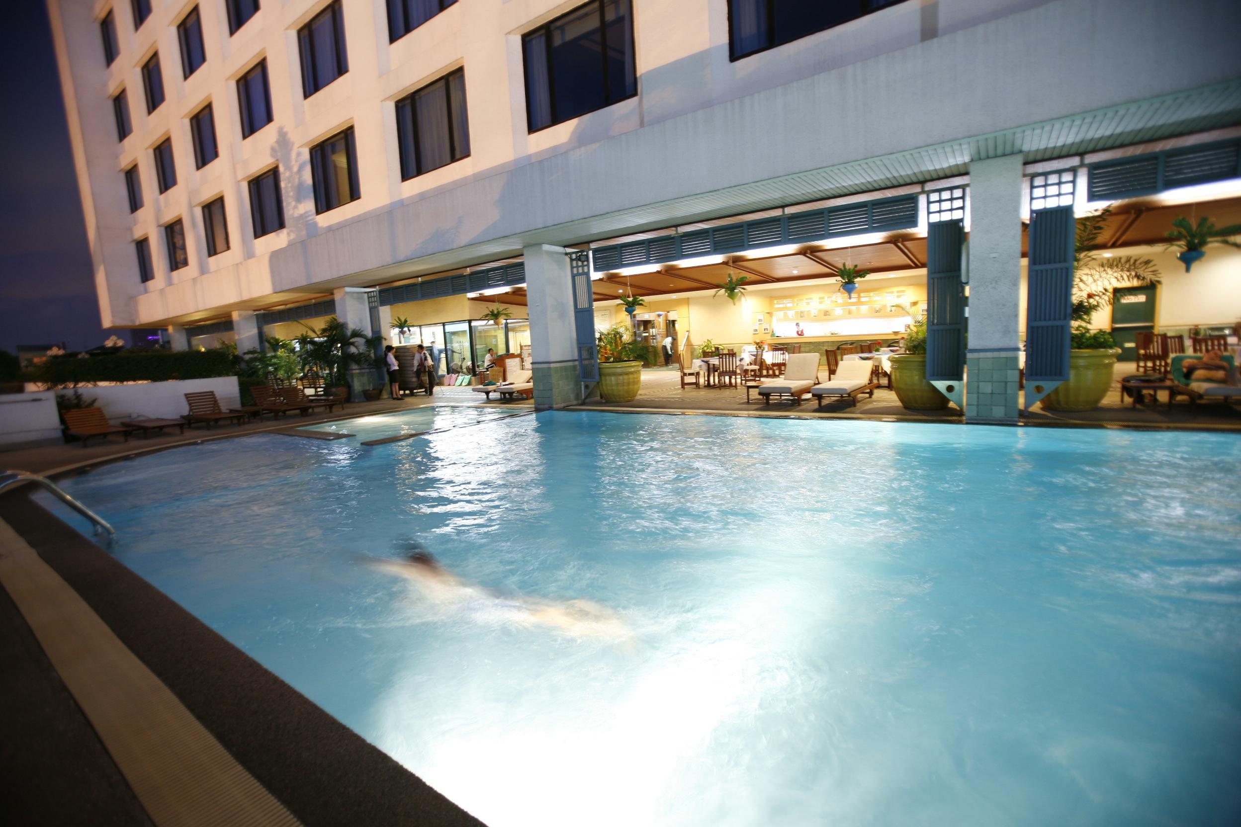 Golden Tulip Sovereign Hotel Bangkok Extérieur photo