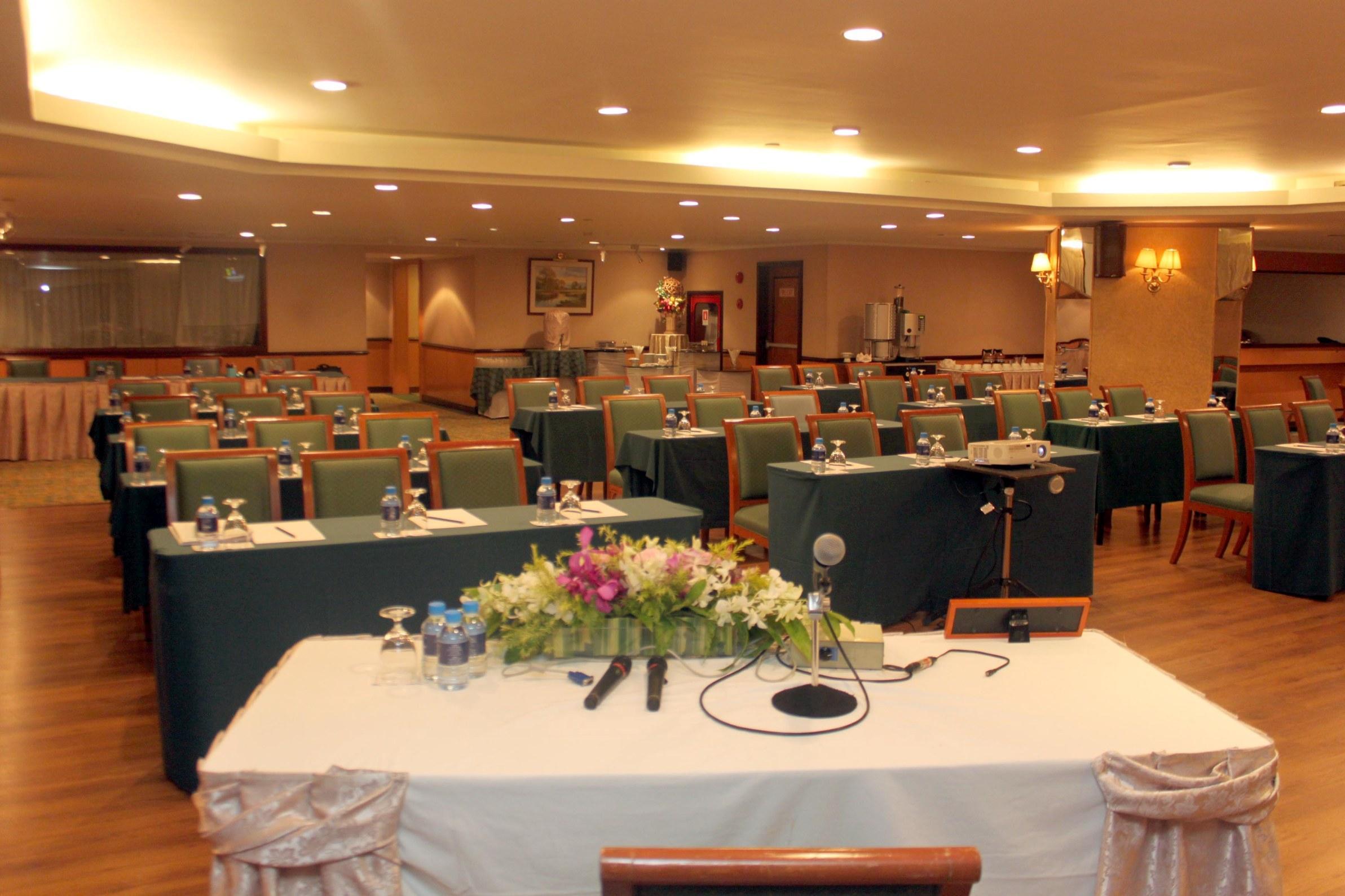Golden Tulip Sovereign Hotel Bangkok Extérieur photo