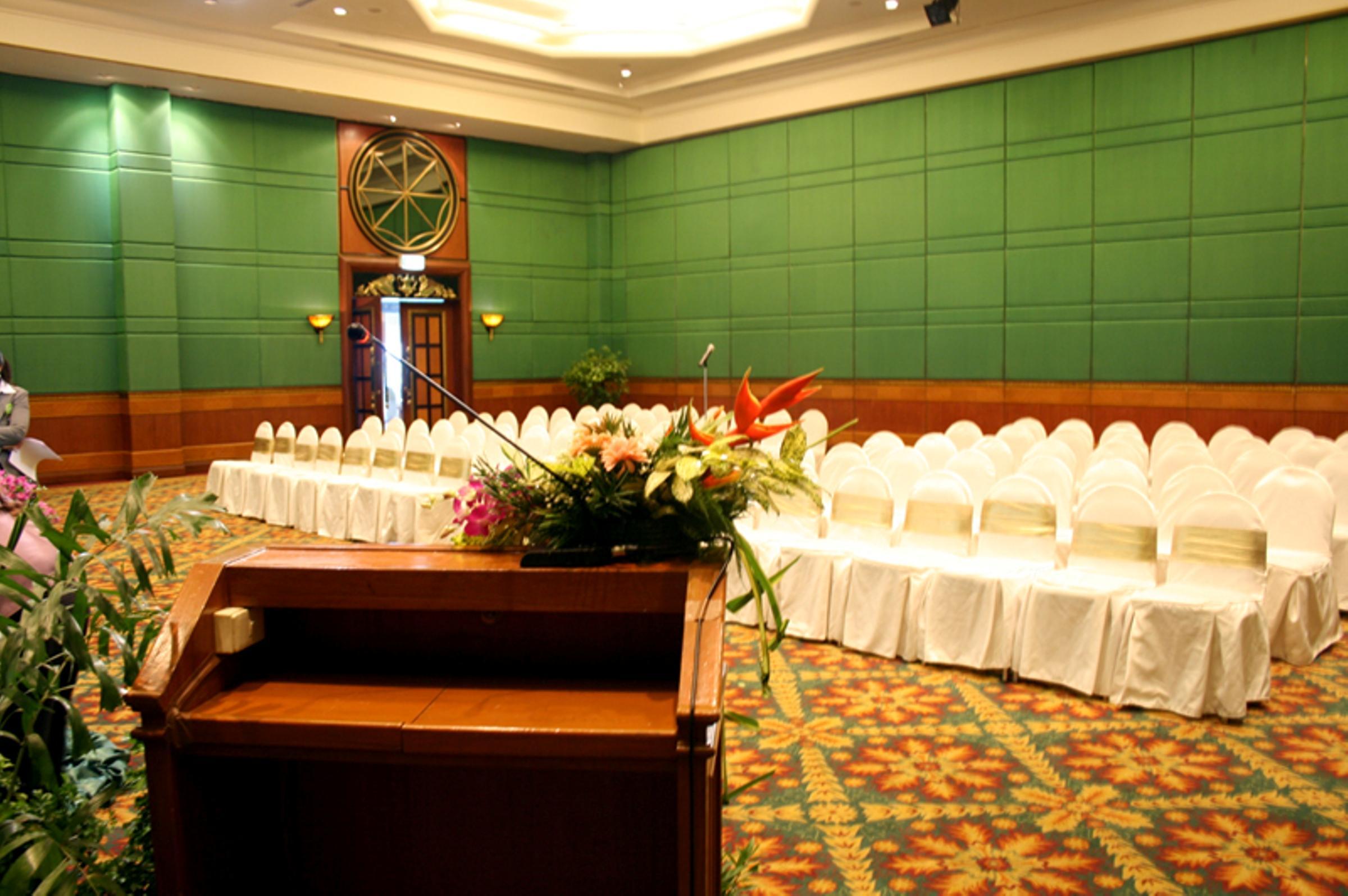 Golden Tulip Sovereign Hotel Bangkok Extérieur photo