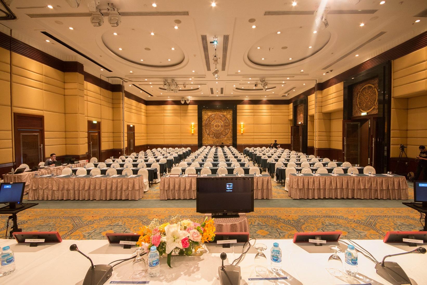 Golden Tulip Sovereign Hotel Bangkok Extérieur photo