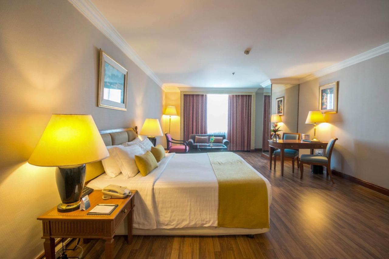 Golden Tulip Sovereign Hotel Bangkok Extérieur photo
