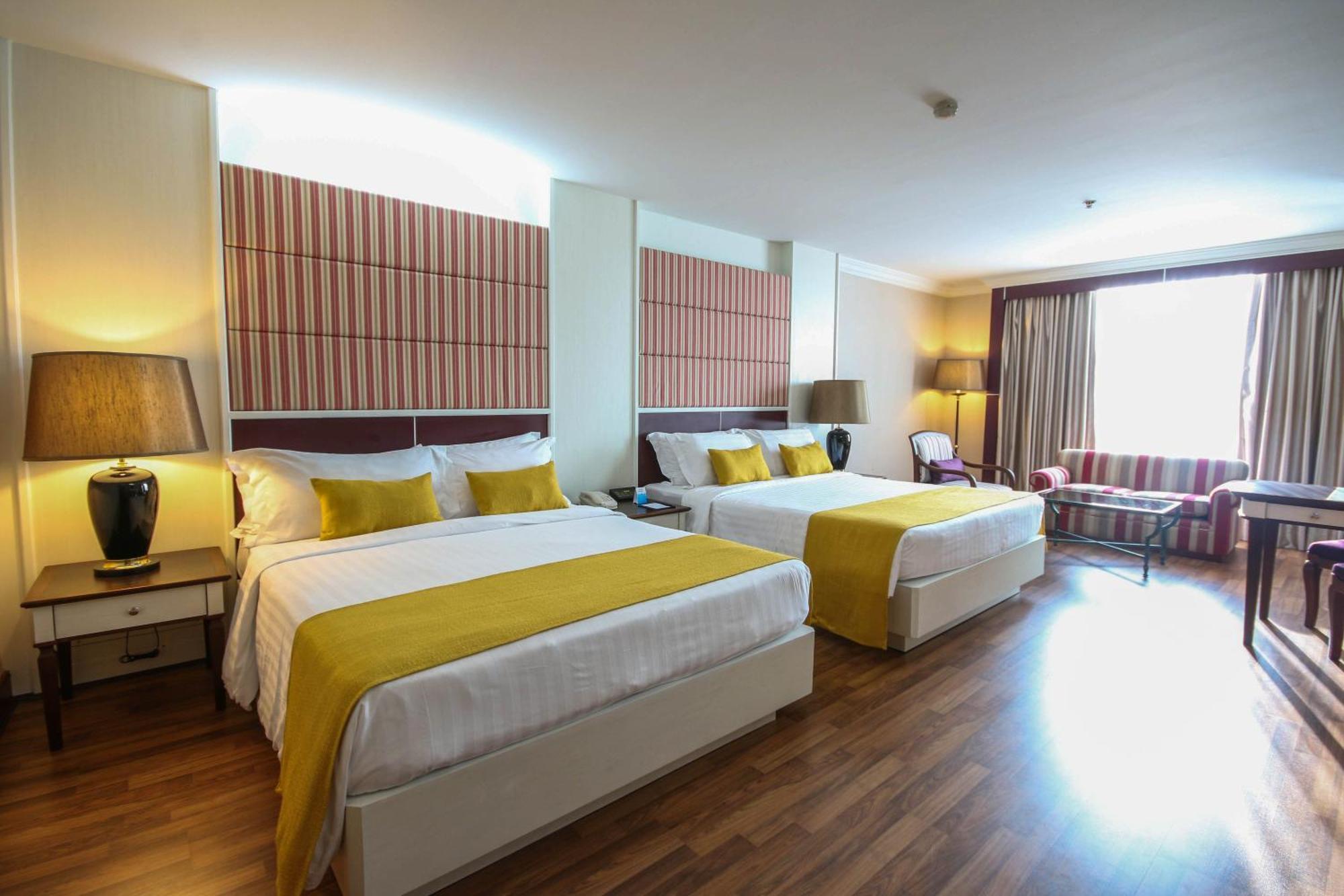 Golden Tulip Sovereign Hotel Bangkok Extérieur photo