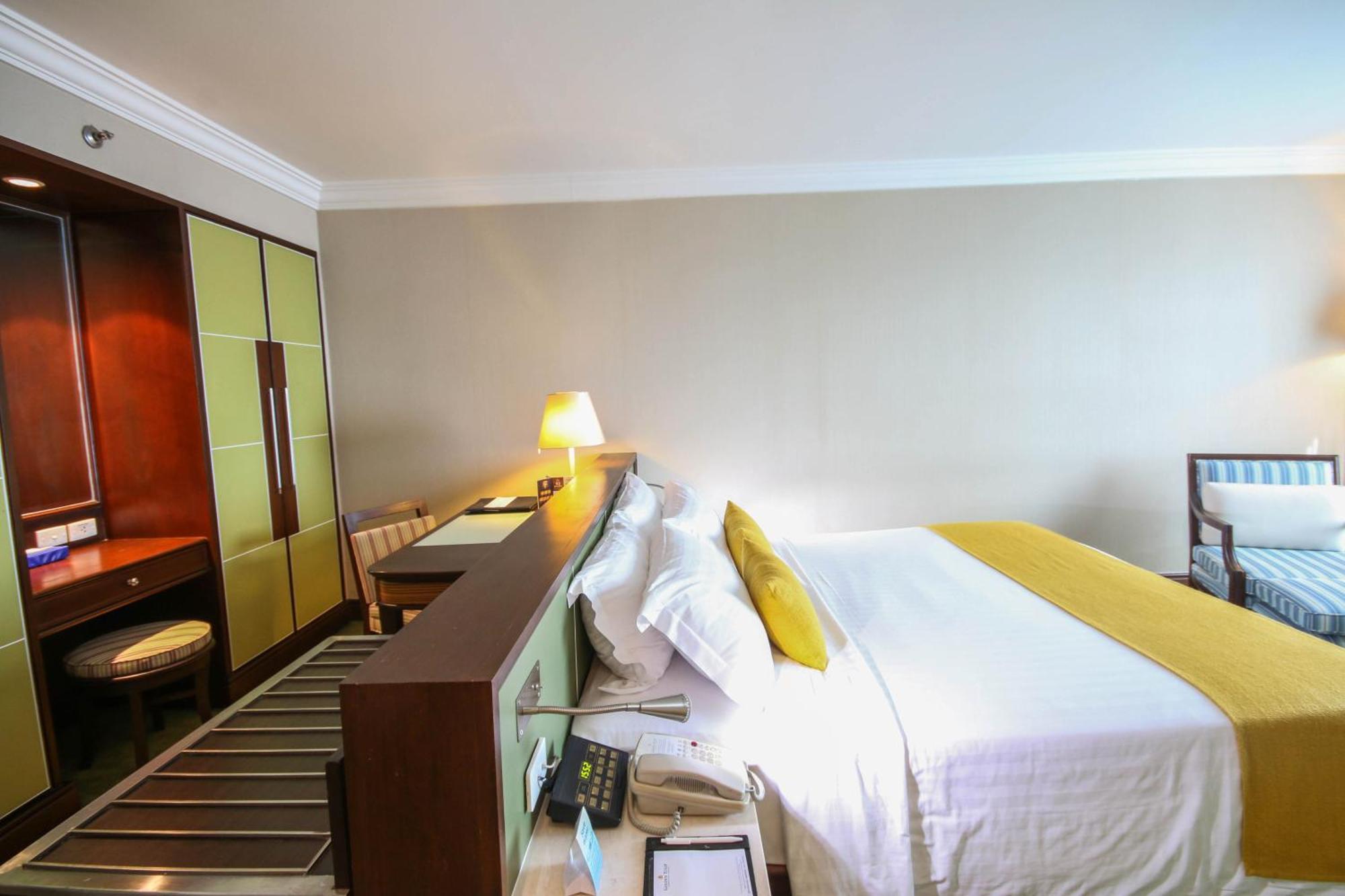 Golden Tulip Sovereign Hotel Bangkok Extérieur photo