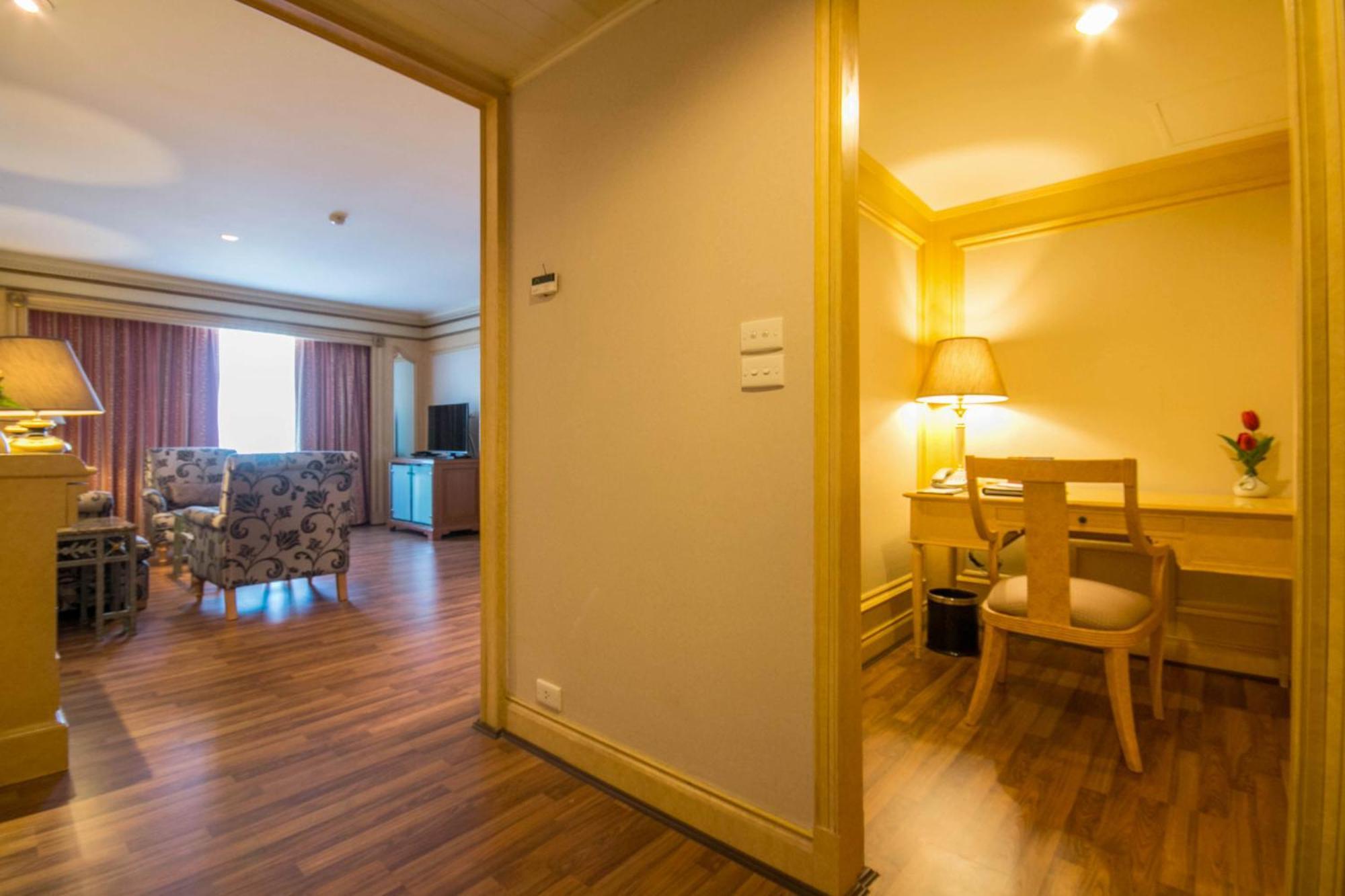 Golden Tulip Sovereign Hotel Bangkok Extérieur photo