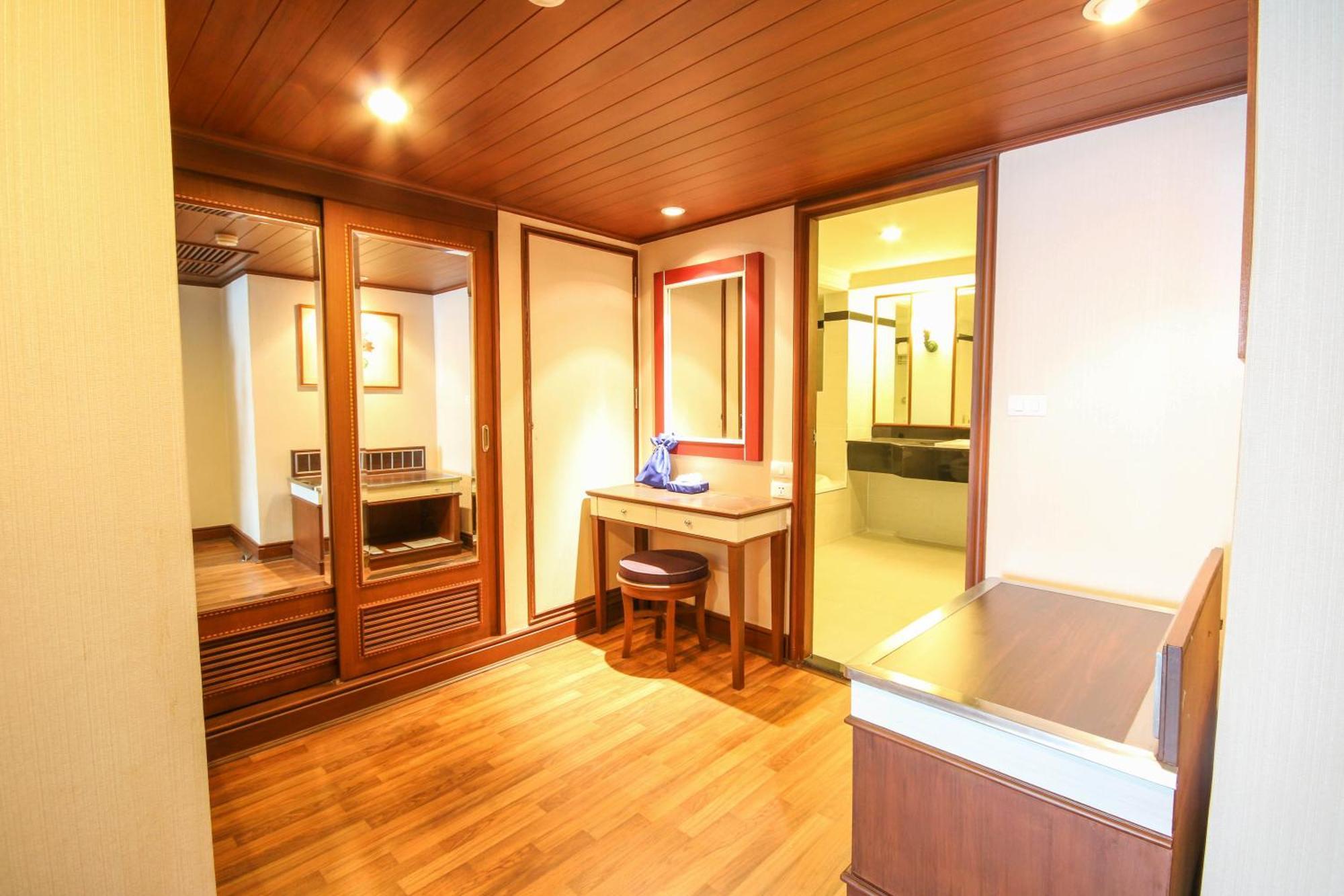 Golden Tulip Sovereign Hotel Bangkok Extérieur photo